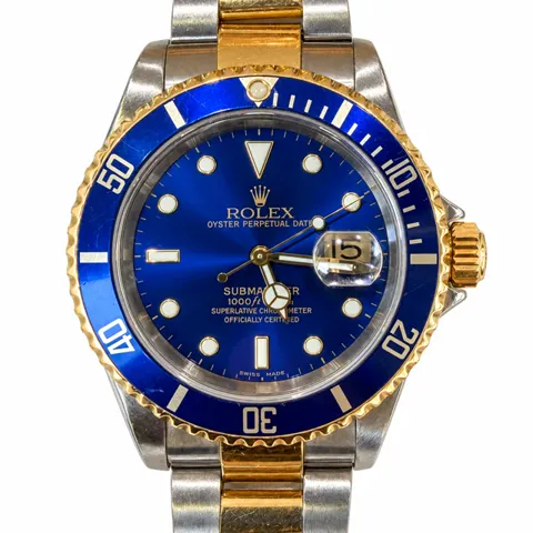 Two-tone watch with a blue dial on white
